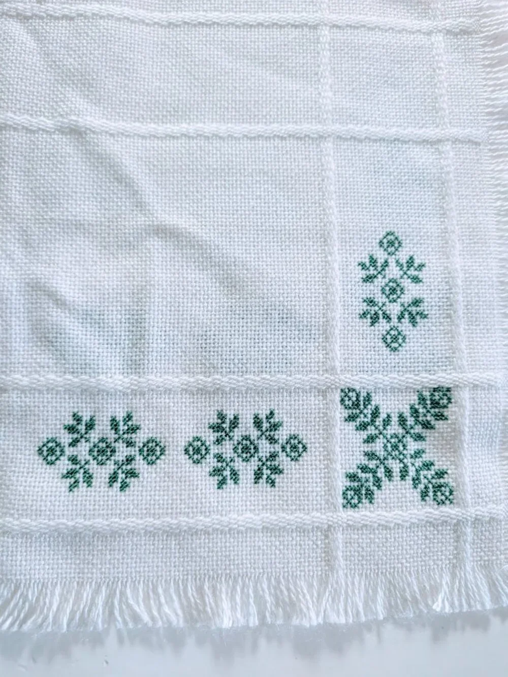 VTG Set Embroidered Cotton Placemats & Napkins White Cross Stitch Open Weave